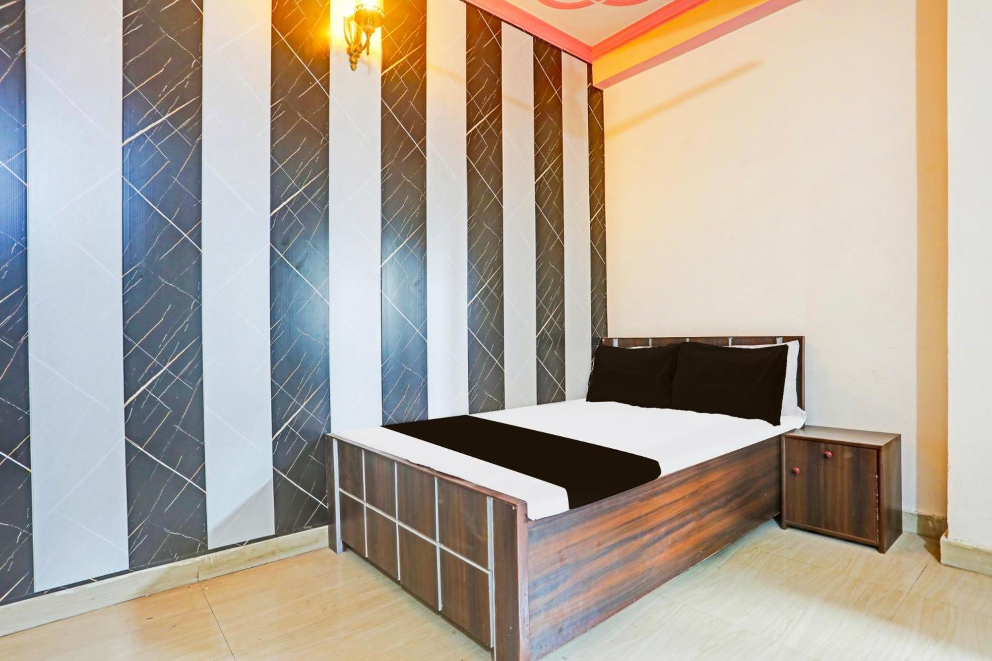 Hotel O Arvi Guest House Варанаси Екстериор снимка