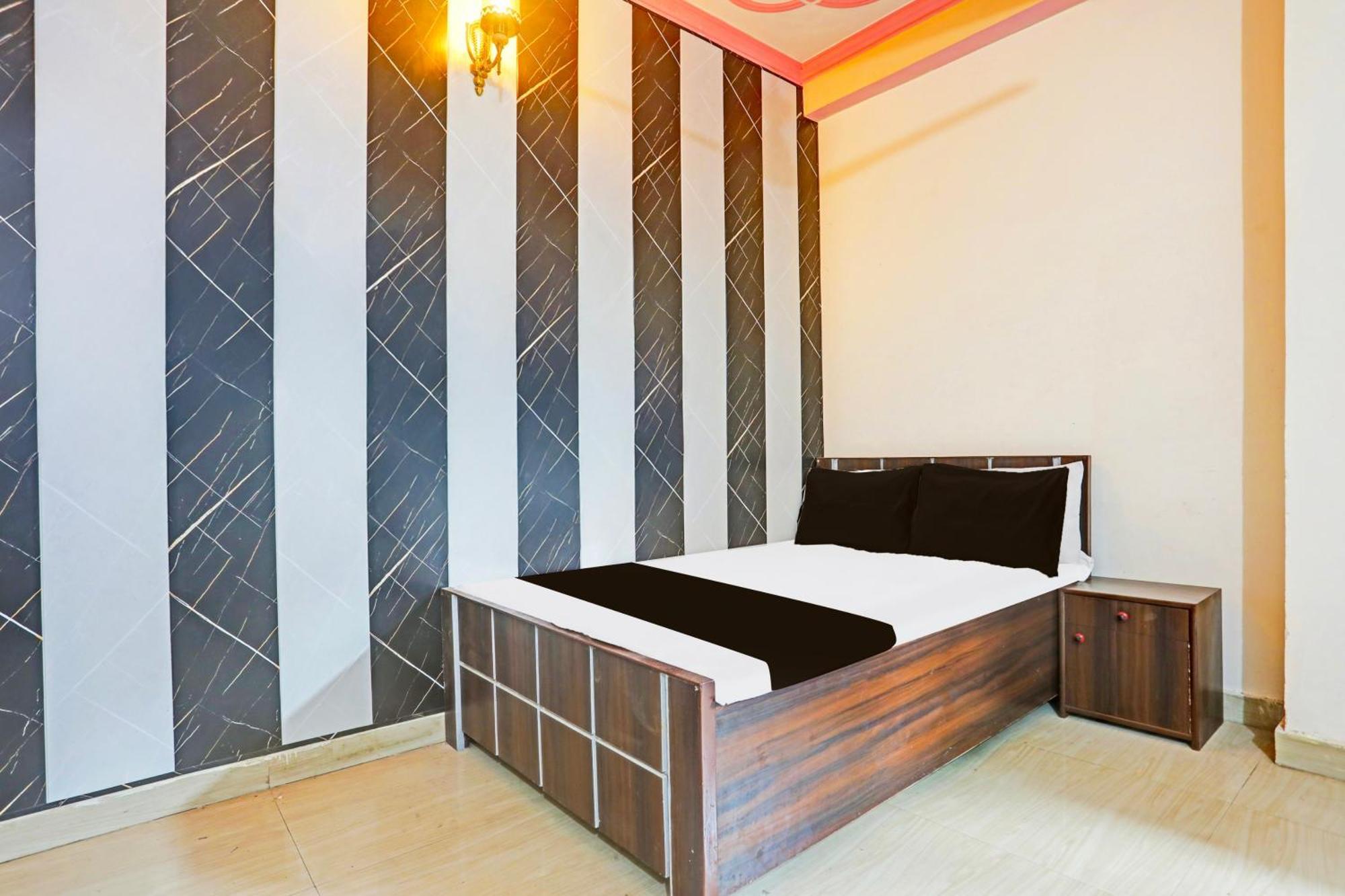 Hotel O Arvi Guest House Варанаси Екстериор снимка