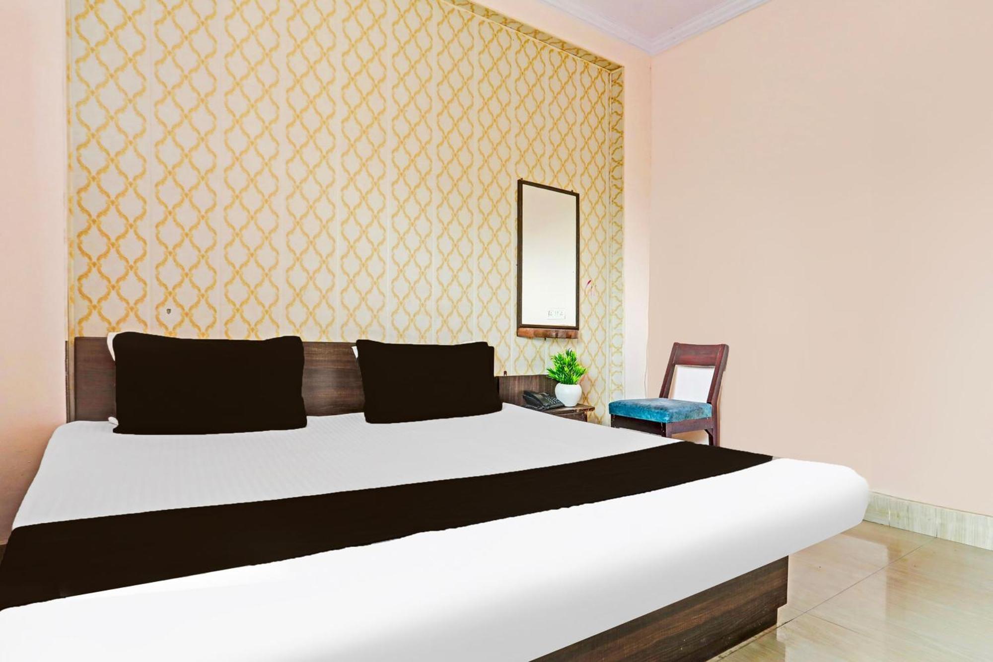 Hotel O Arvi Guest House Варанаси Екстериор снимка
