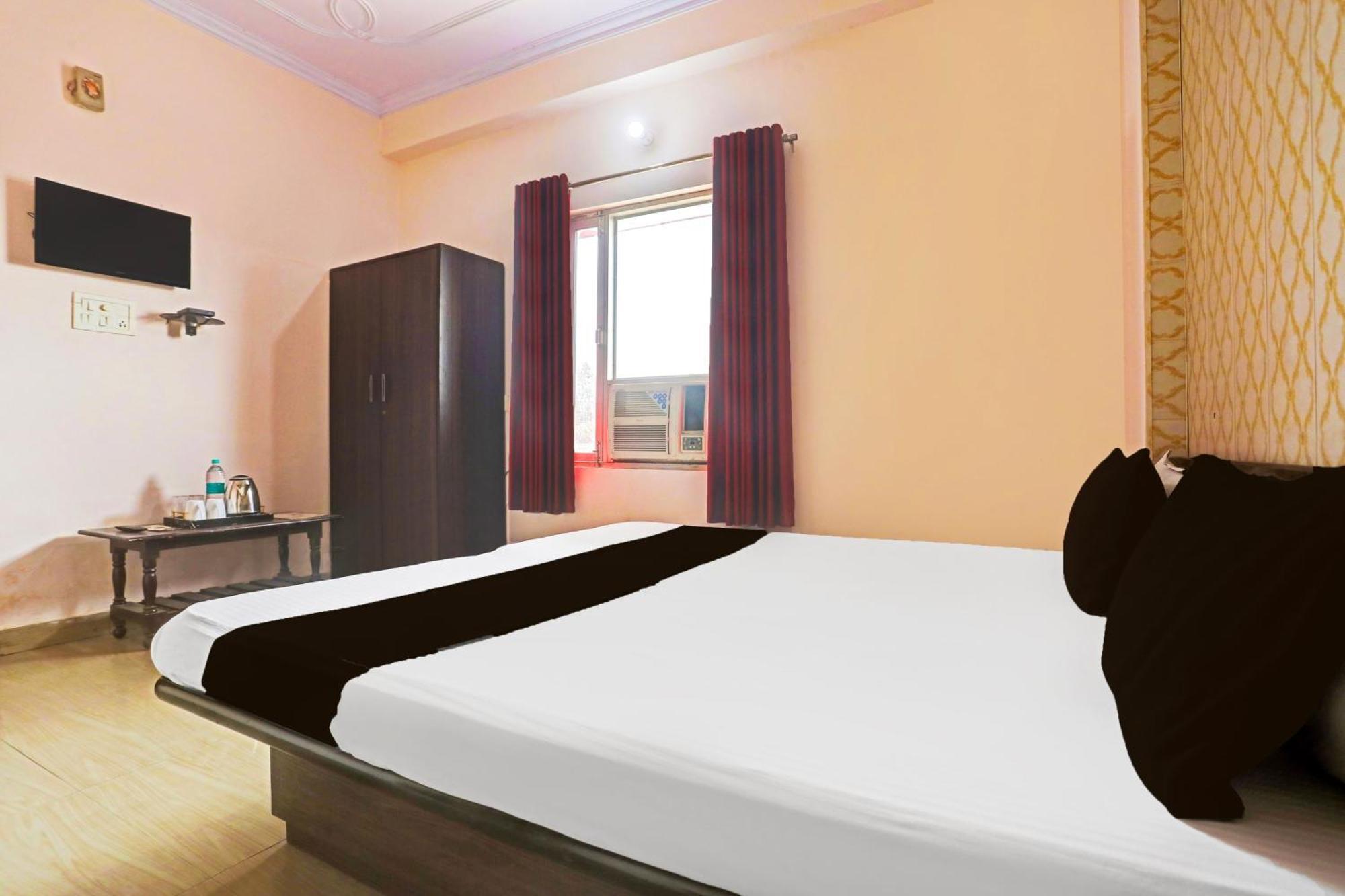 Hotel O Arvi Guest House Варанаси Екстериор снимка