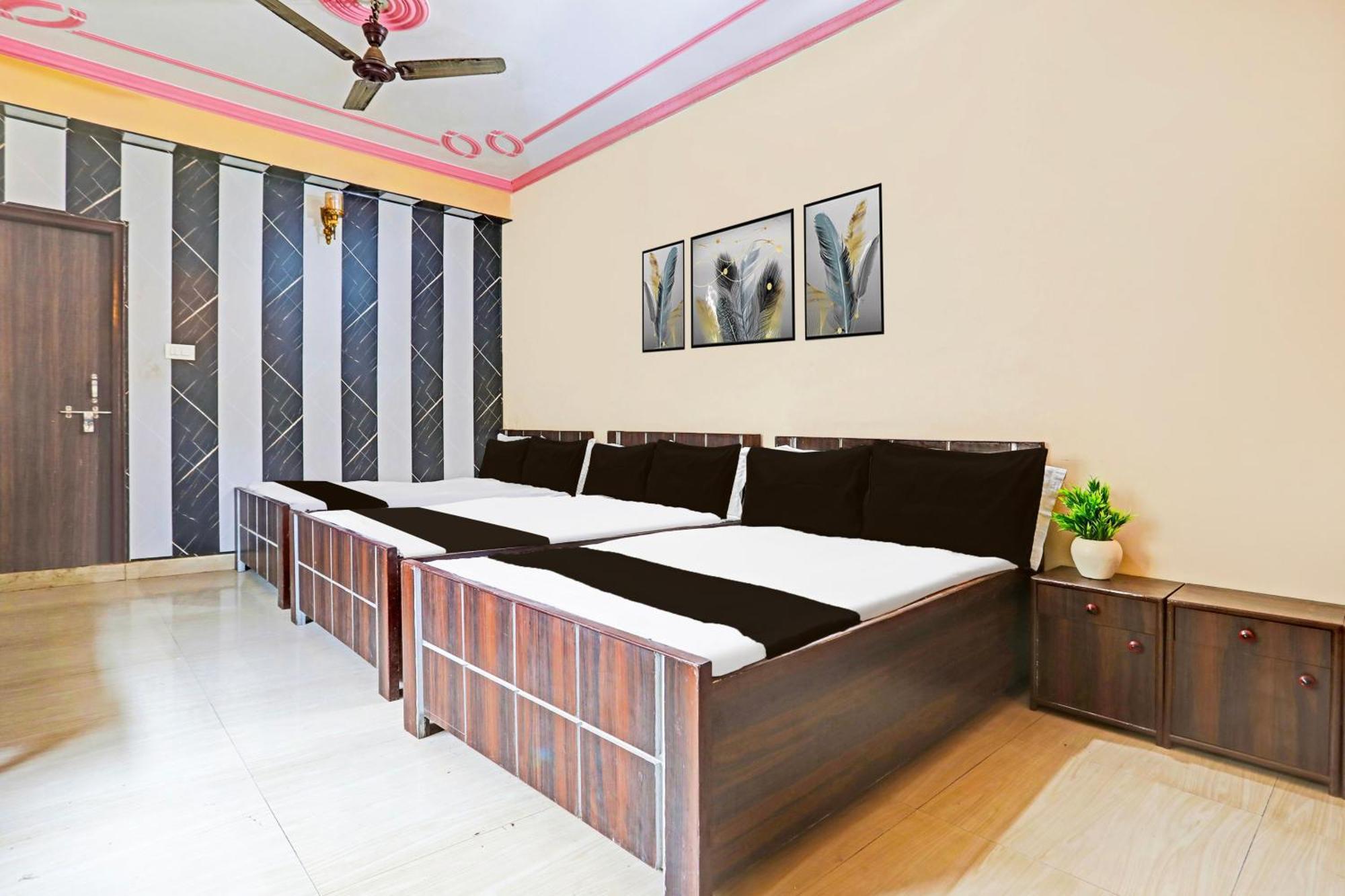 Hotel O Arvi Guest House Варанаси Екстериор снимка