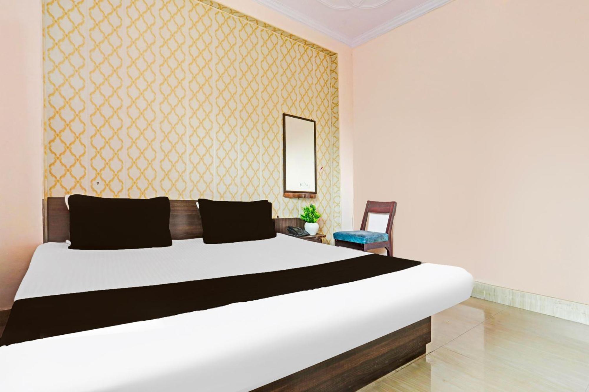 Hotel O Arvi Guest House Варанаси Екстериор снимка