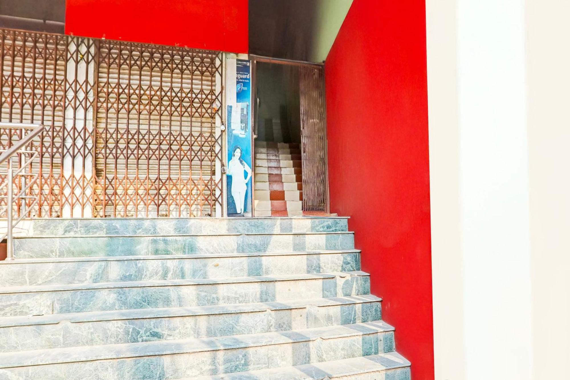 Hotel O Arvi Guest House Варанаси Екстериор снимка