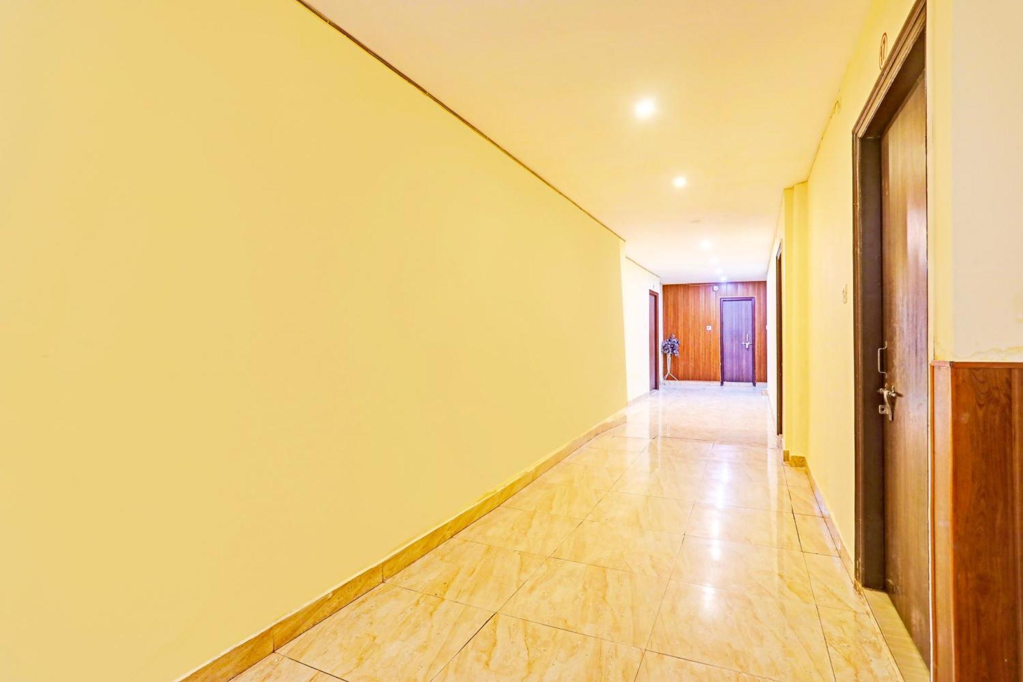 Hotel O Arvi Guest House Варанаси Екстериор снимка